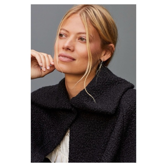 NWT Anthropologie Sherpa-Collared Cape in Black One Size - Picture 3 of 6